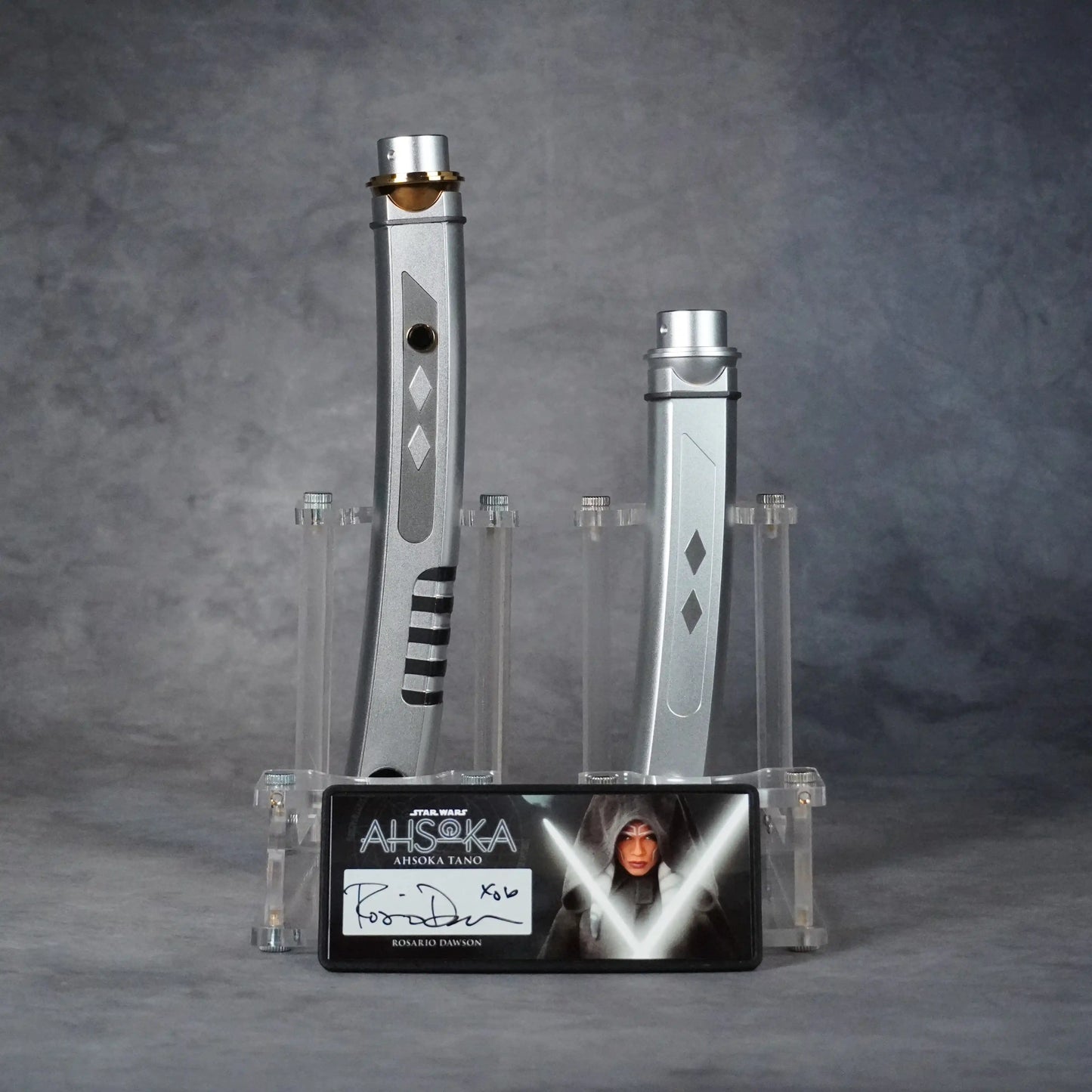 Signature Saber - Model Ahsoka Duo & Signed Plaque