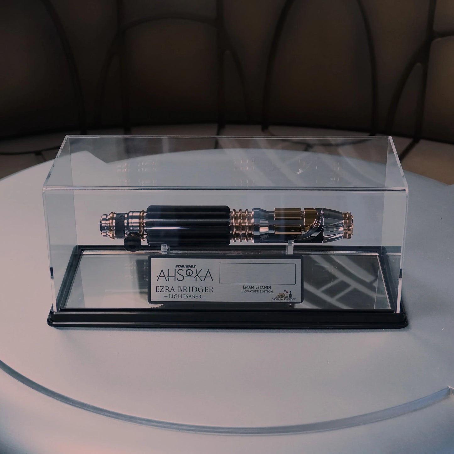Signature Edition: Mace Windu Saber & Signed Plaque by Samuel L. Jackson | Limited Pre-Order