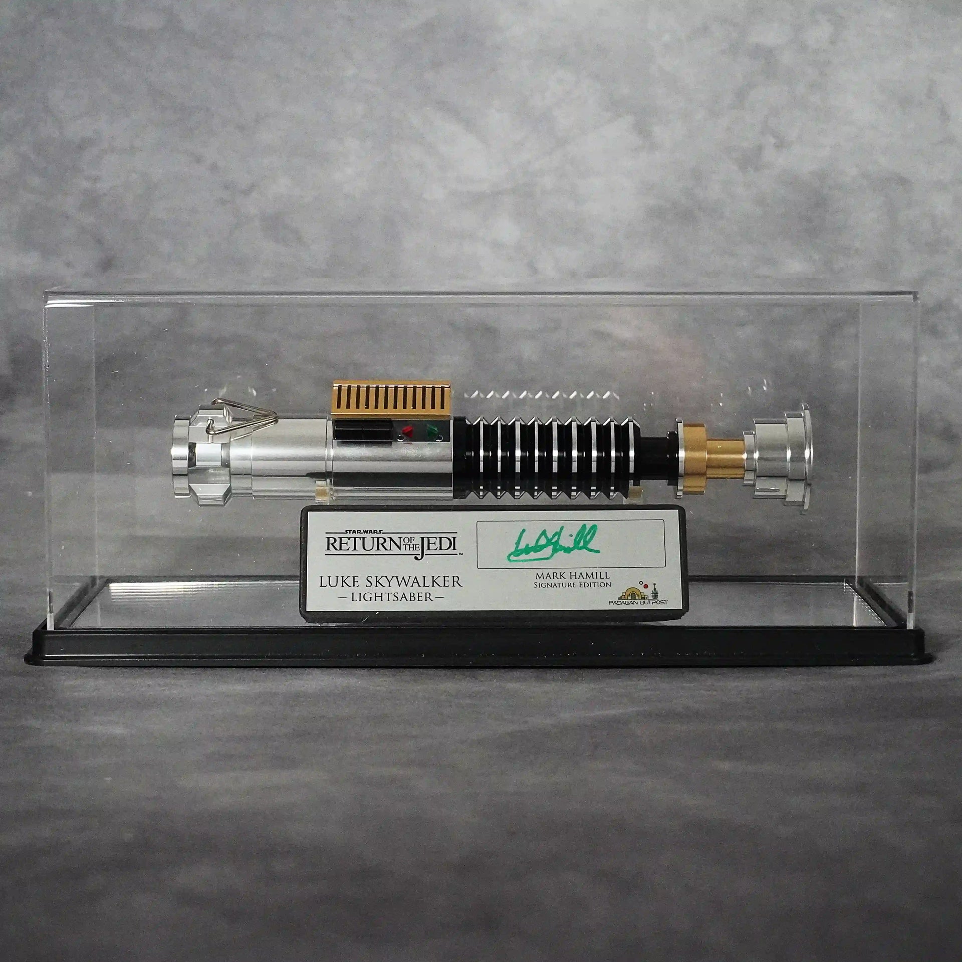 Luke Skywalker 専用 Win a Luke Skywalker ROTJ Lightsaber – Mark Hamill Raffle