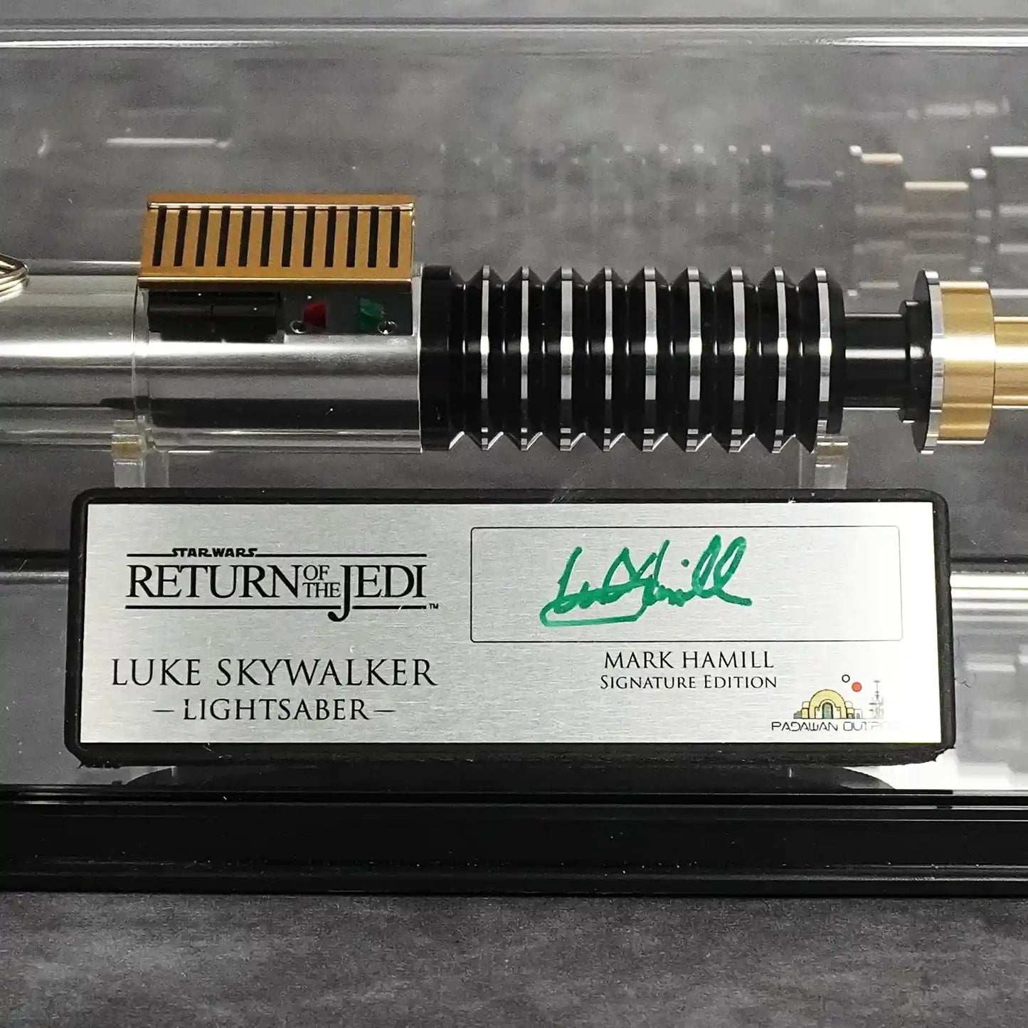 Raffle: Luke Skywalker Return of the Jedi Lightsaber & Signature Plaque Signed by Mark Hamill (+ Display Case & Stand)